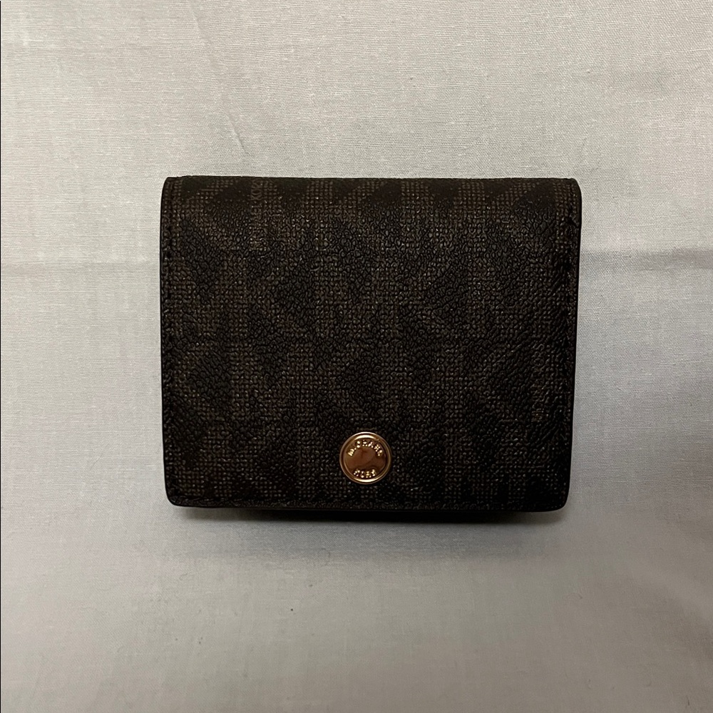 NWT. Michael Kors Jet Set Travel Wallet w/ Brown Monogram Print